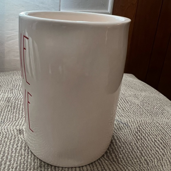 NEW Rae Dunn True Love Chocolate Strawberry Candle 13.2 Ounces Ceramic Jar New - Picture 4 of 7